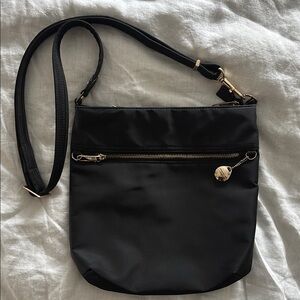 TravelOn | Crossbody Bag | Black